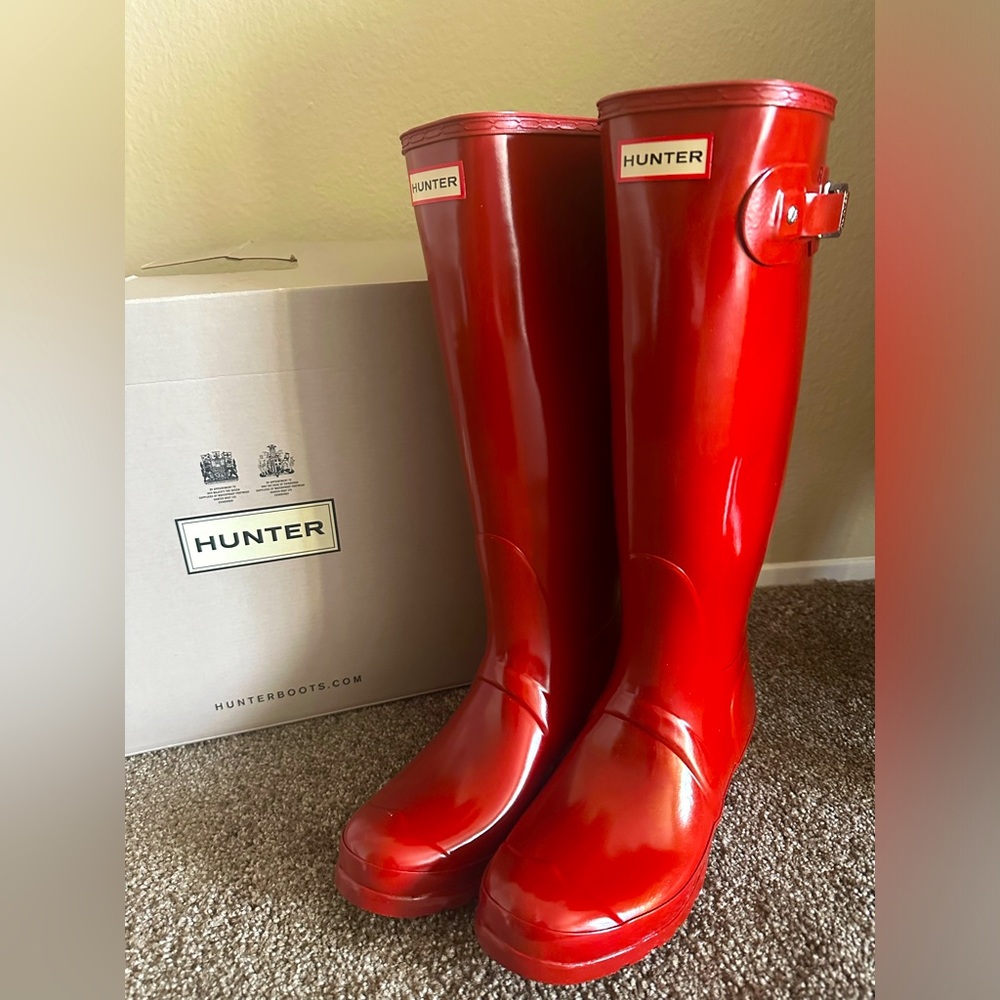 New in Box Tall Red Hunter Rain Boots - 10